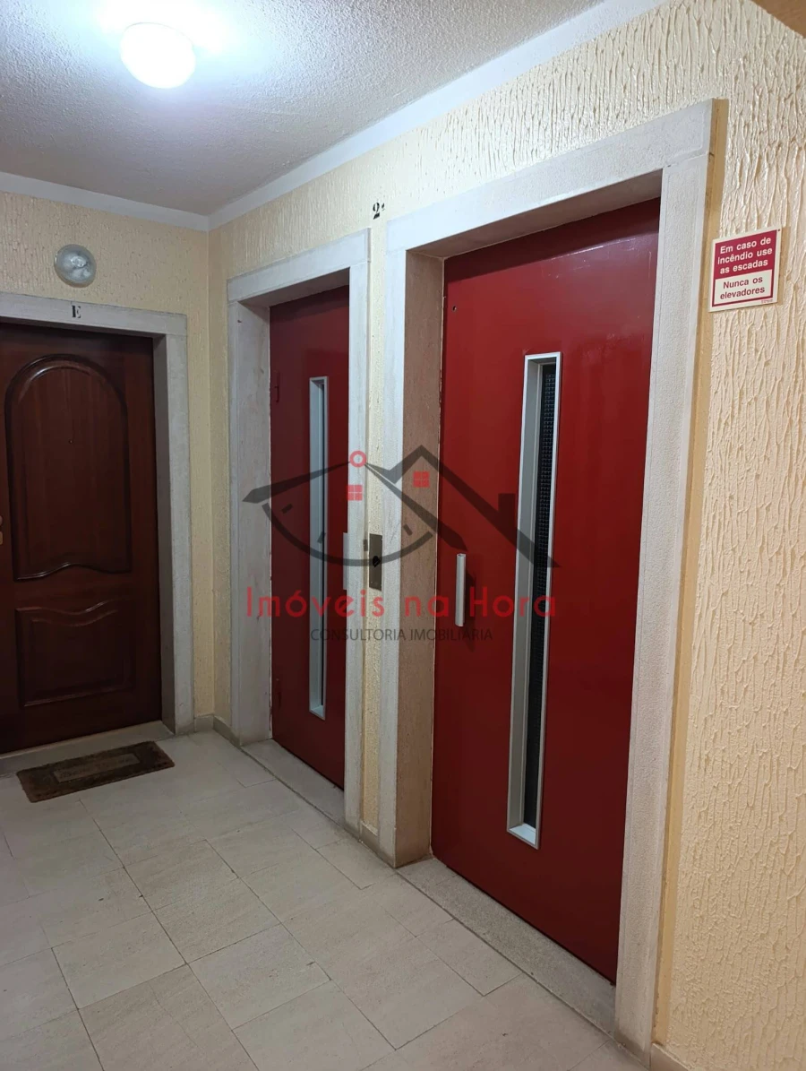 Apartamento T2 para Venda em Algueirão-Mem Martins Foto 3