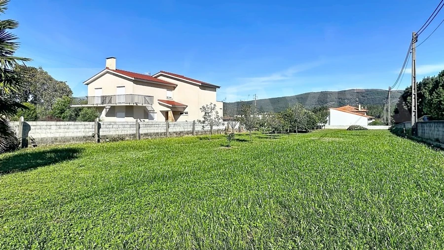 Terreno para Venda em Venade e Azevedo