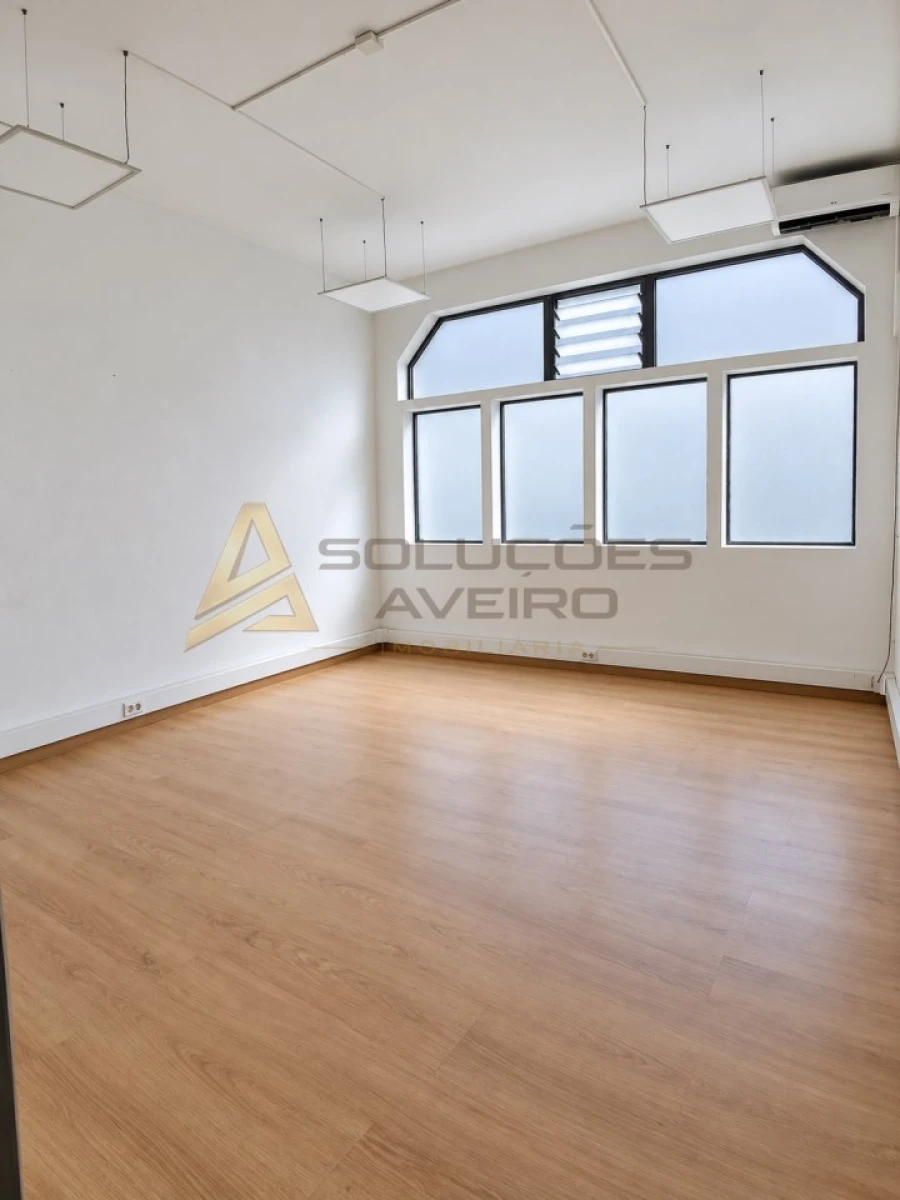 Loja para Arrendamento em Esgueira Foto 7