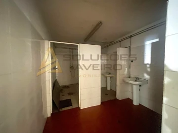 Armazém para Arrendamento em Oiã