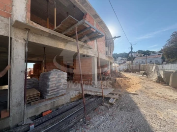 Moradia T2 para Venda em Fanhões