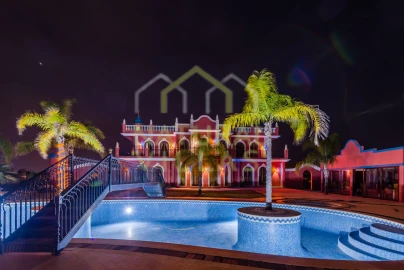 Quinta T5 para Venda em Quarteira