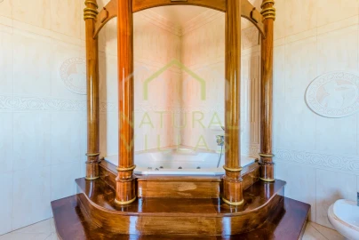Quinta T5 para Venda em Quarteira