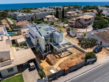 Moradia T4 para Venda em Albufeira e Olhos de Água