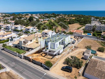 Moradia T4 para Venda em Albufeira e Olhos de Água