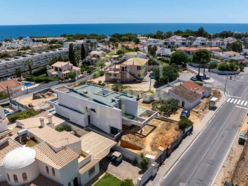 Moradia T4 para Venda em Albufeira e Olhos de Água