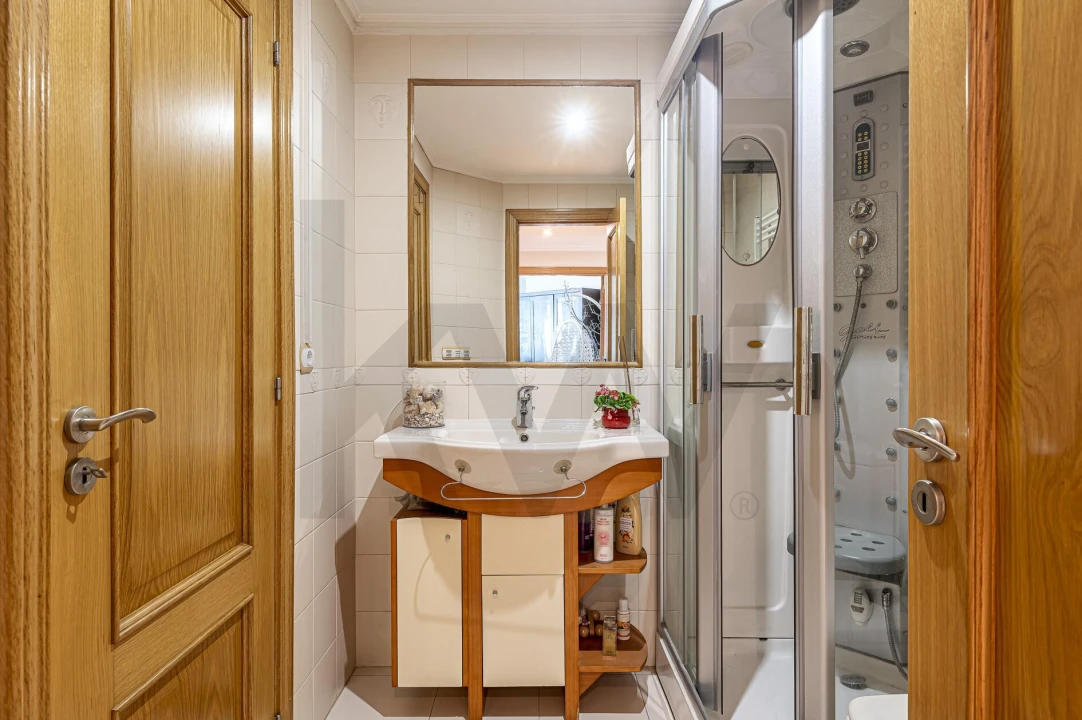 Apartamento T2 para Venda em Arroios Foto 23