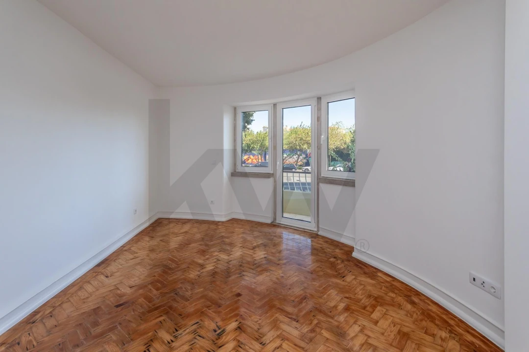 Apartamento T2 para Arrendamento em Campolide Foto 6