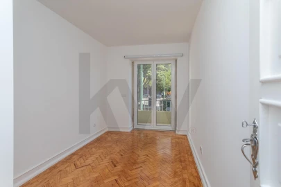 Apartamento T2 para Arrendamento em Campolide