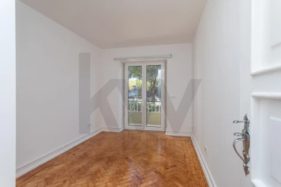 Apartamento T2 para Arrendamento em Campolide