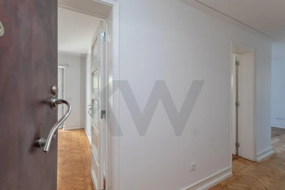 Apartamento T2 para Arrendamento em Campolide