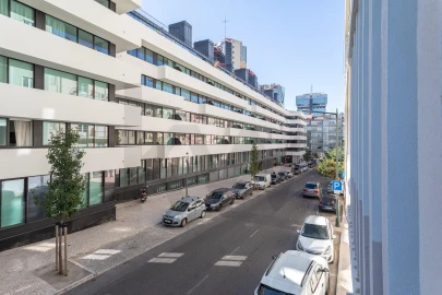 Apartamento T2 para Arrendamento em Campolide