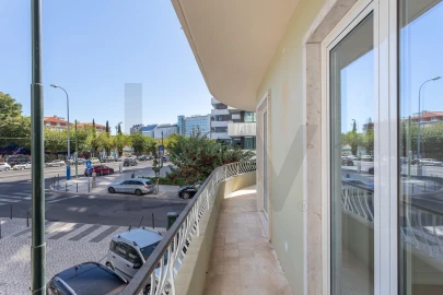 Apartamento T2 para Arrendamento em Campolide