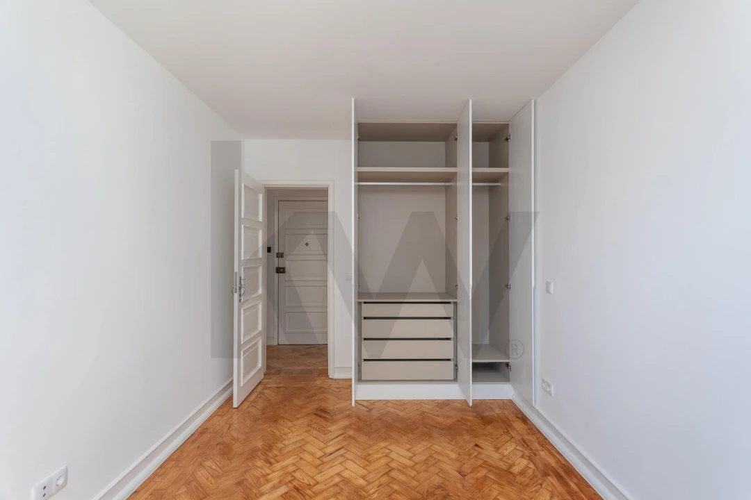 Apartamento T2 para Arrendamento em Campolide Foto 18