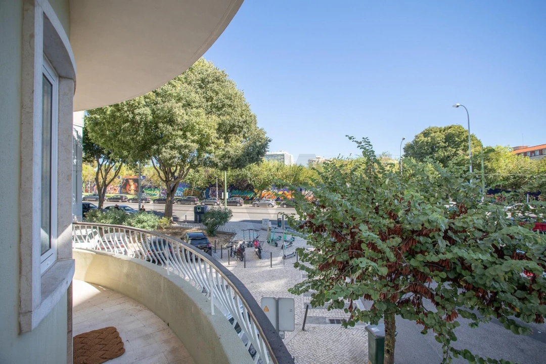 Apartamento T2 para Arrendamento em Campolide Foto 35