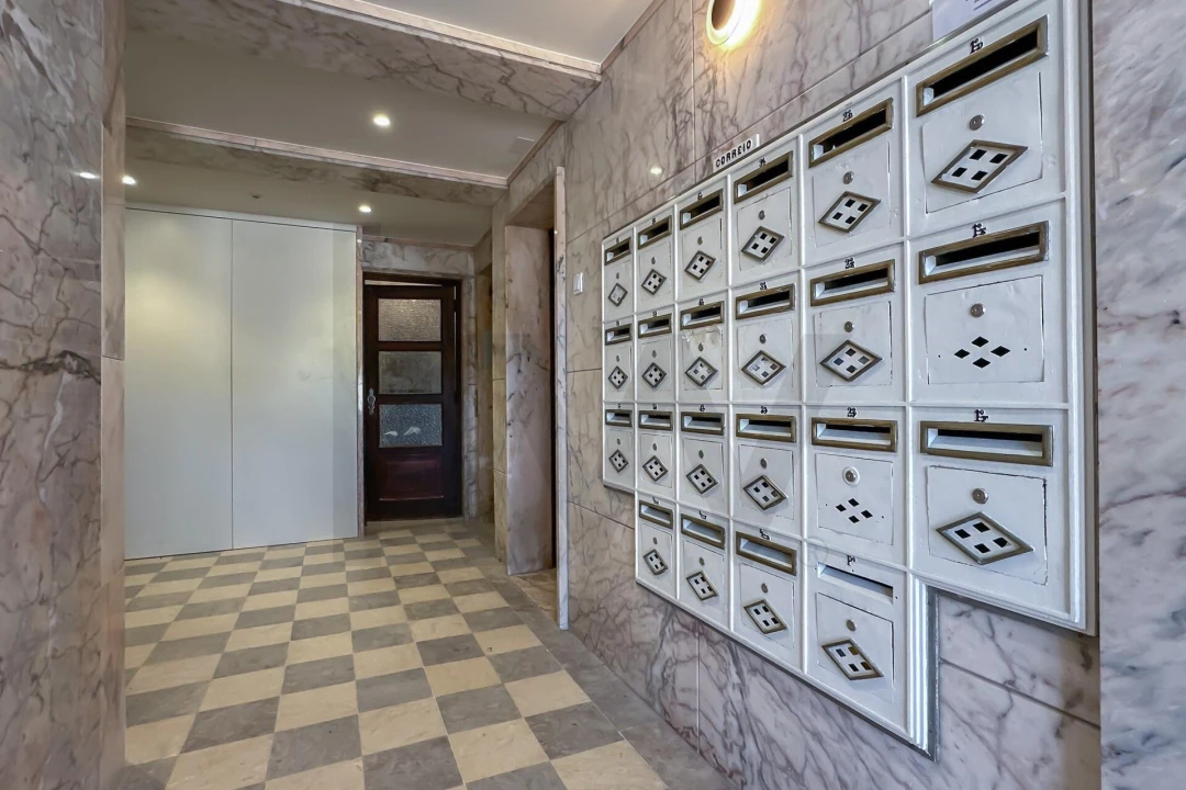 Apartamento T2 para Arrendamento em Campolide Foto 38