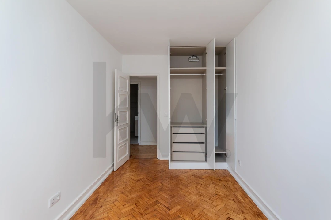 Apartamento T2 para Arrendamento em Campolide Foto 21
