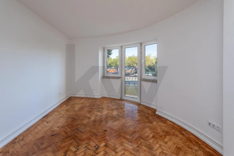 Apartamento T2 para Arrendamento em Campolide Foto 6