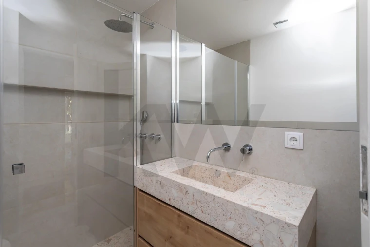 Apartamento T2 para Arrendamento em Campolide Foto 24