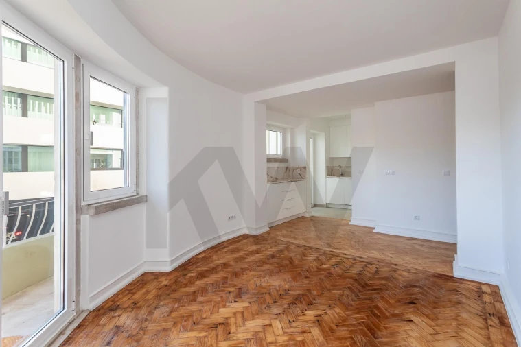 Apartamento T2 para Arrendamento em Campolide Foto 8