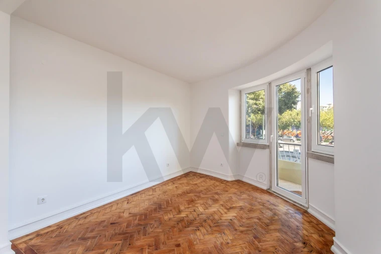 Apartamento T2 para Arrendamento em Campolide Foto 10