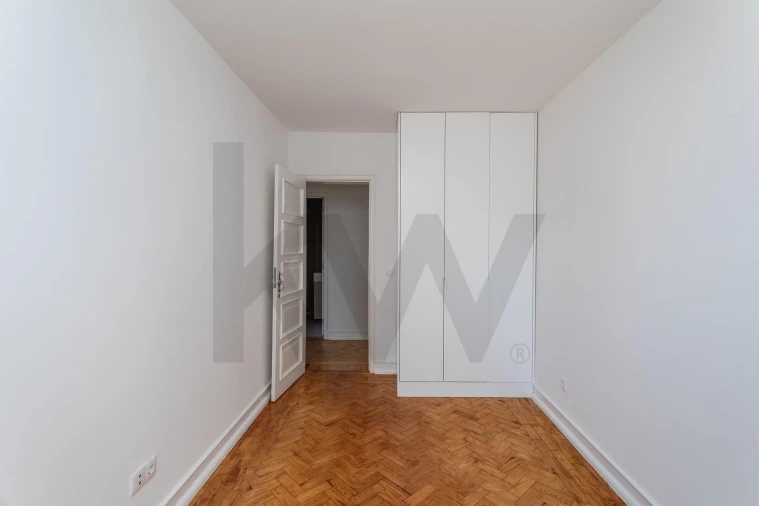 Apartamento T2 para Arrendamento em Campolide Foto 20