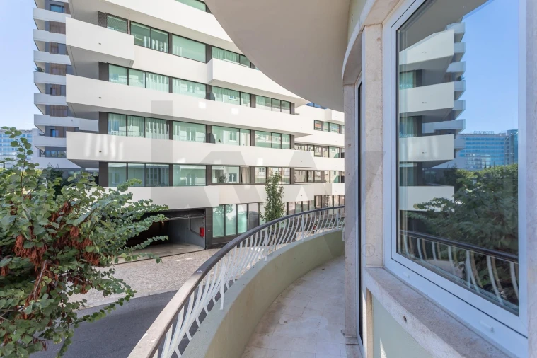 Apartamento T2 para Arrendamento em Campolide Foto 33