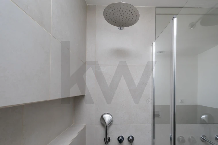 Apartamento T2 para Arrendamento em Campolide Foto 25
