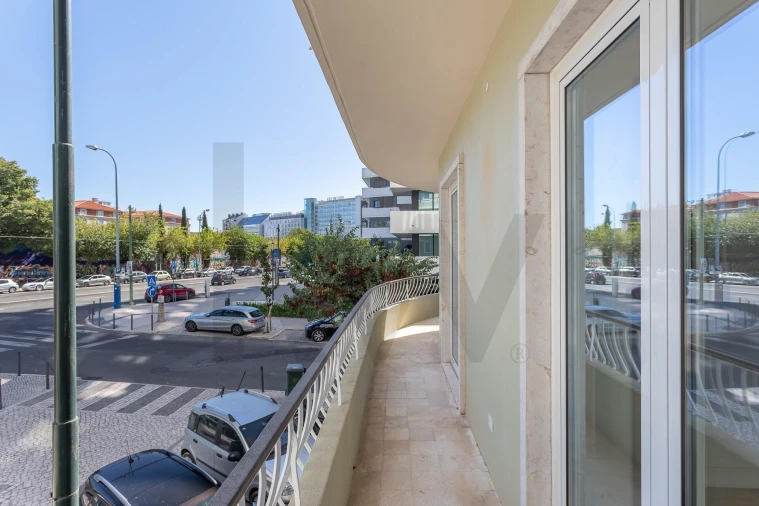Apartamento T2 para Arrendamento em Campolide Foto 32