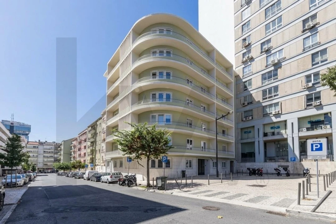Apartamento T2 para Arrendamento em Campolide Foto 1