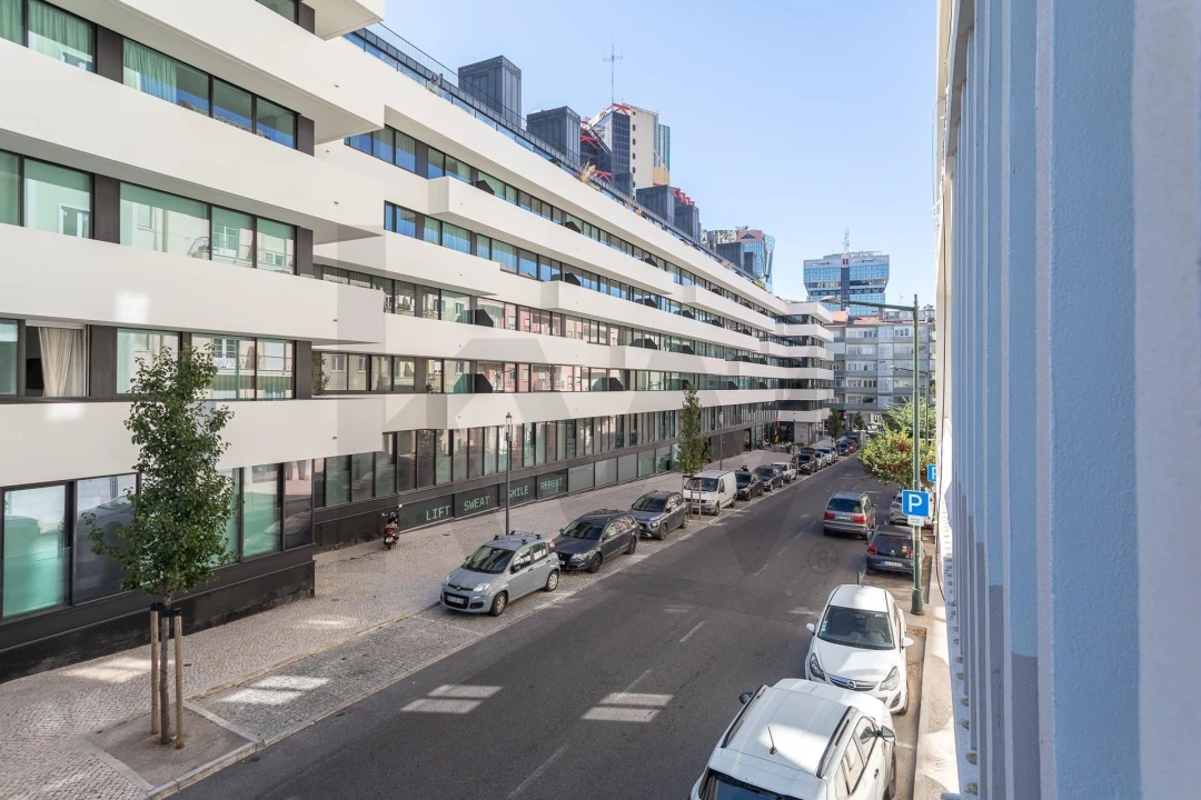 Apartamento T2 para Arrendamento em Campolide Foto 34