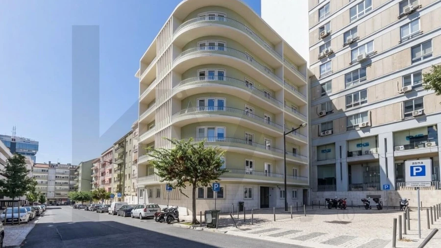 Apartamento T2 para Arrendamento em Campolide