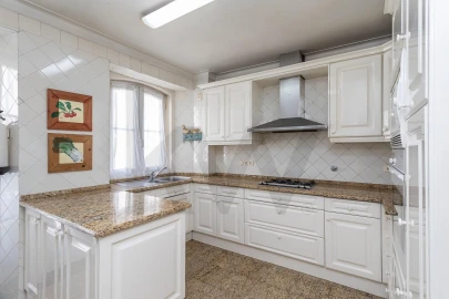 Moradia T5 para Venda em Estrela