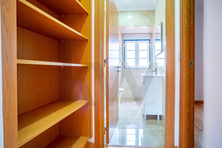 Apartamento T2 para Arrendamento em Caparica e Trafaria Foto 4
