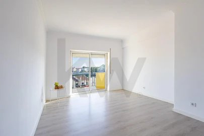 Apartamento T3 para Venda em Laranjeiro e Feijó