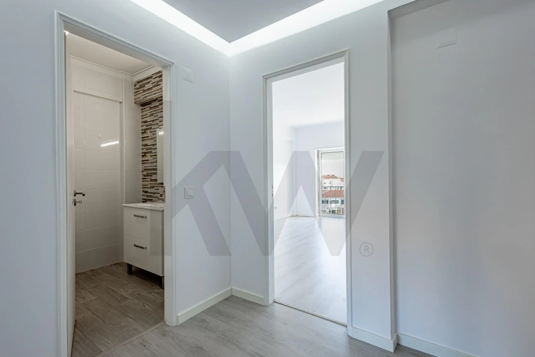 Apartamento T3 para Venda em Laranjeiro e Feijó Foto 17