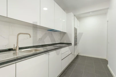 Apartamento T2 para Arrendamento em Avenidas Novas