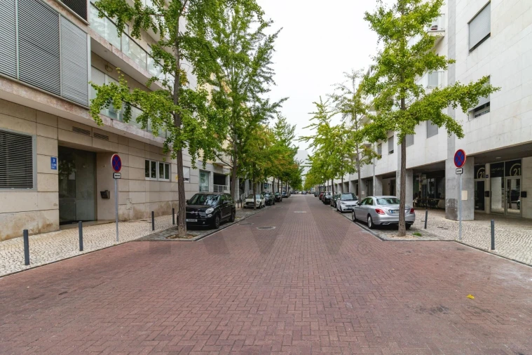 Apartamento T4 para Venda em Parque das Nações Foto 36