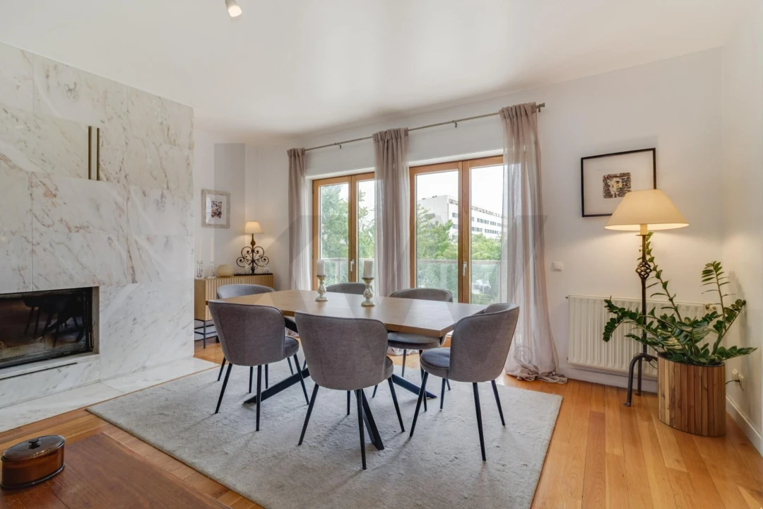 Apartamento T4 para Venda em Parque das Nações Foto 3