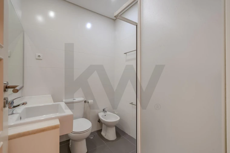 Apartamento T4 para Arrendamento em Areeiro Foto 30