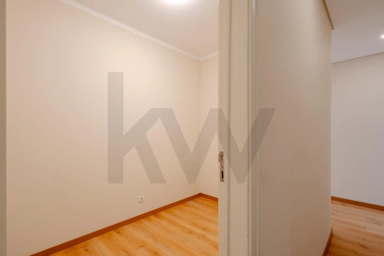 Apartamento T4 para Arrendamento em Areeiro Foto 28