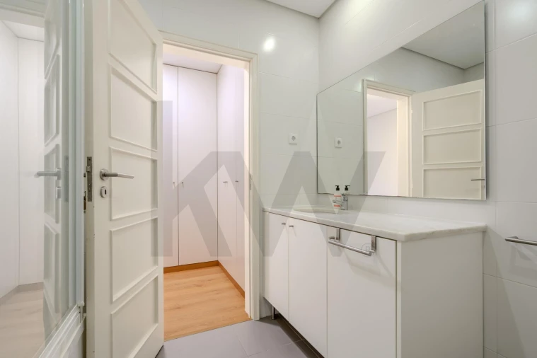 Apartamento T4 para Arrendamento em Areeiro Foto 24