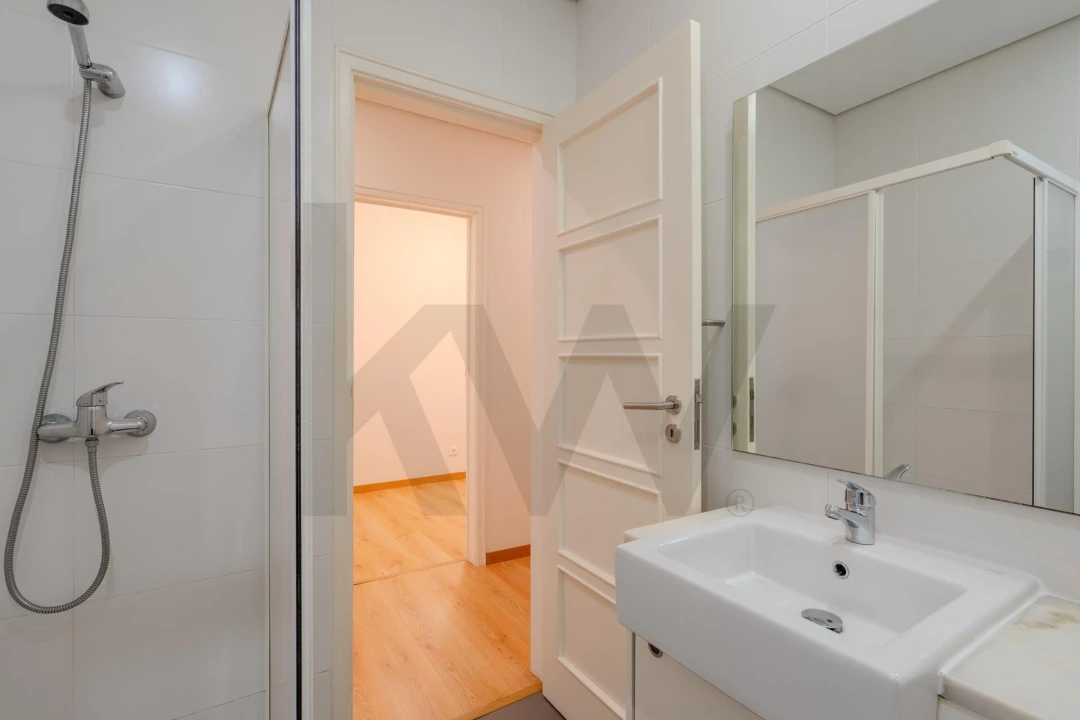 Apartamento T4 para Arrendamento em Areeiro Foto 18