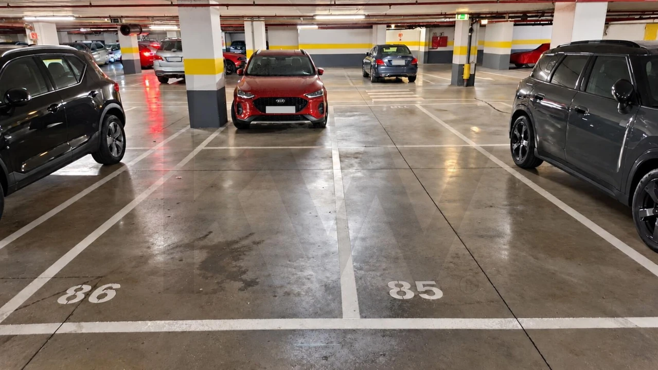 Garagem para Venda em Campolide Foto 1