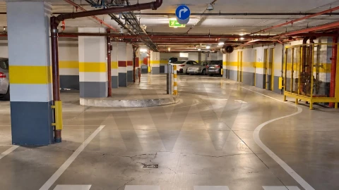 Garagem para Venda em Campolide