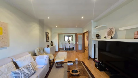Apartamento T2 para Arrendamento em Santa Maria da Feira, Travanca, Sanfins e Espargo