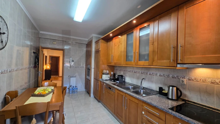 Apartamento T2 para Arrendamento em Santa Maria da Feira, Travanca, Sanfins e Espargo Foto 4