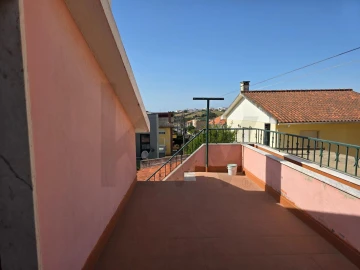 Moradia T2 para Venda em São Domingos de Rana