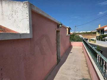 Moradia T2 para Venda em São Domingos de Rana