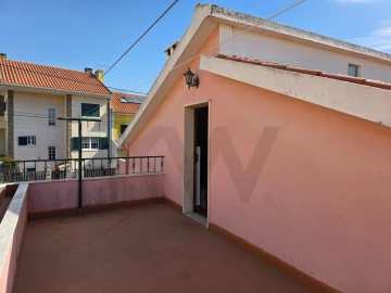 Moradia T2 para Venda em São Domingos de Rana
